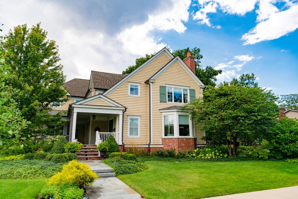 How Does Insulation Reduce Humidity & Prevent Mold Growth? blog header image